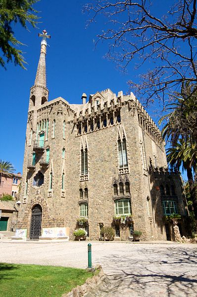   La Torre Bellesguard, fué proyectada por el famoso arquitecto modernista Antoni Gaudí i Cornet, quien recibió el encargo por parte de Maria Sagués, viuda de Jaume Figueras, por eso […]